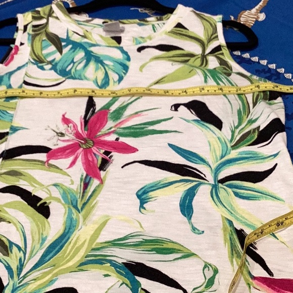 Chico’s top Size 1 - Picture 3 of 8